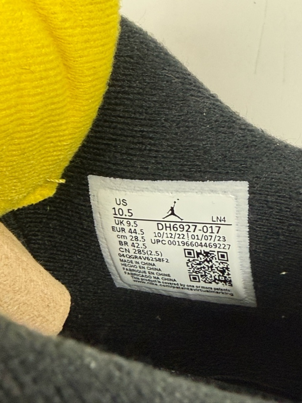 Jordan 4 Retro Thunder Black and Yellow Sneakers - Picture 6 of 6